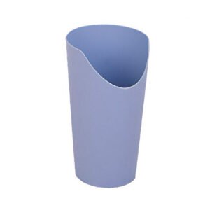 Copo com recorte em plástico